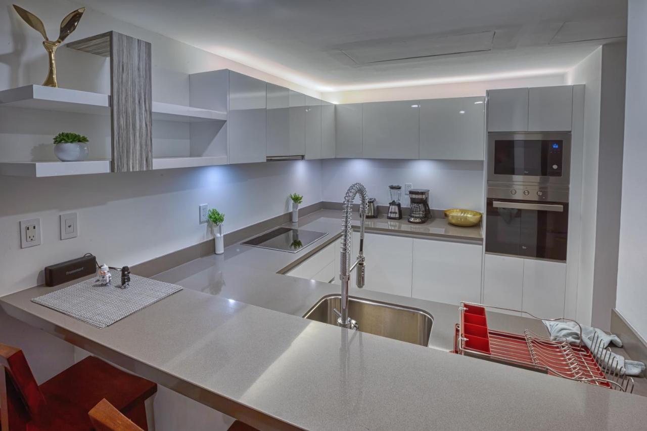 Astonishing Condo With Balcony In A Private Complex With Pool And Gym 신데 델 카르멘 외부 사진